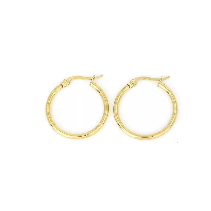 Clara Medium hoop Earring