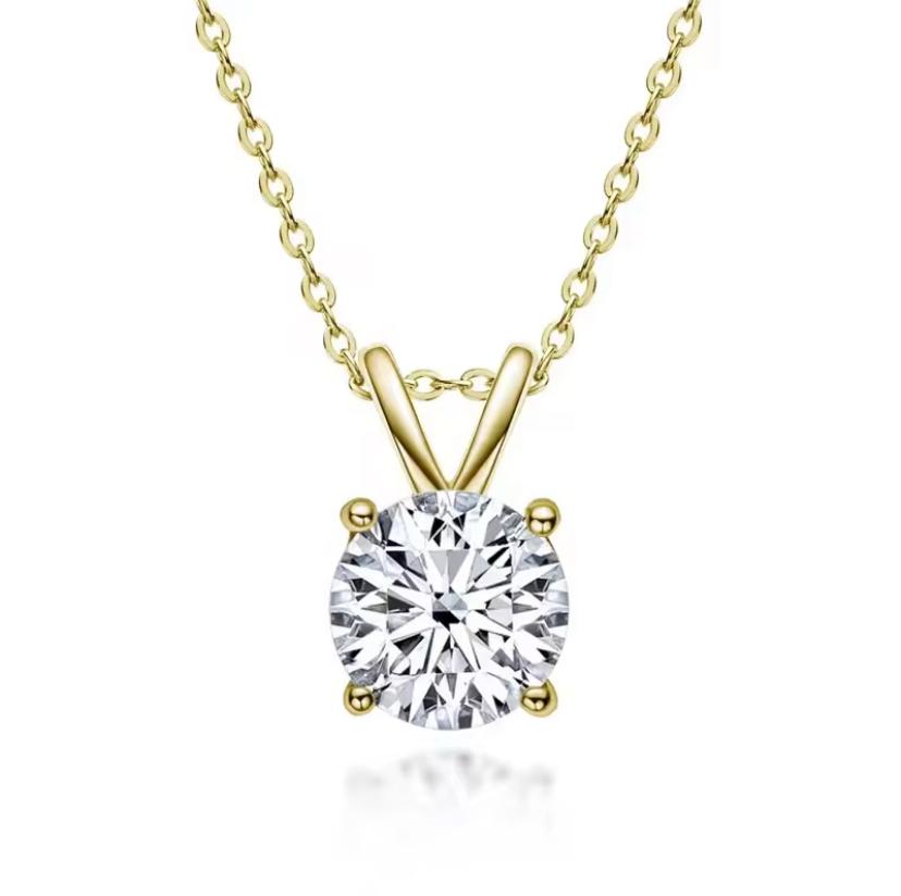 Diory Round-Cut Diamond Pendant in Gold