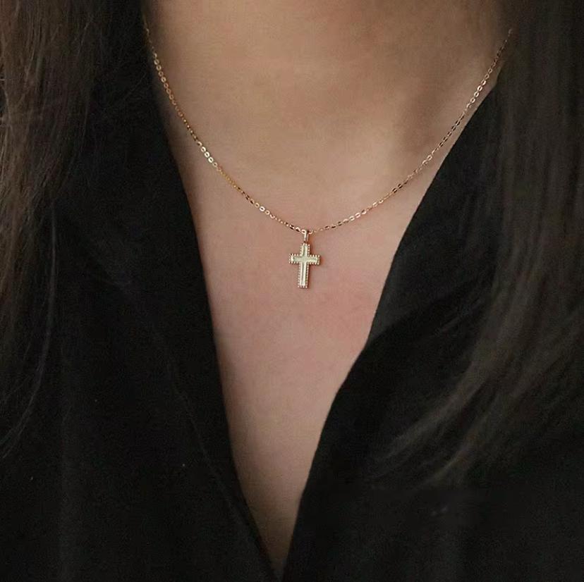 Carolina Cross Pendant Necklace Gold