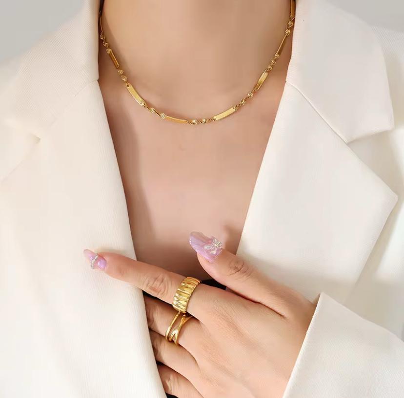 Twisted Bar Link Chain-Gold