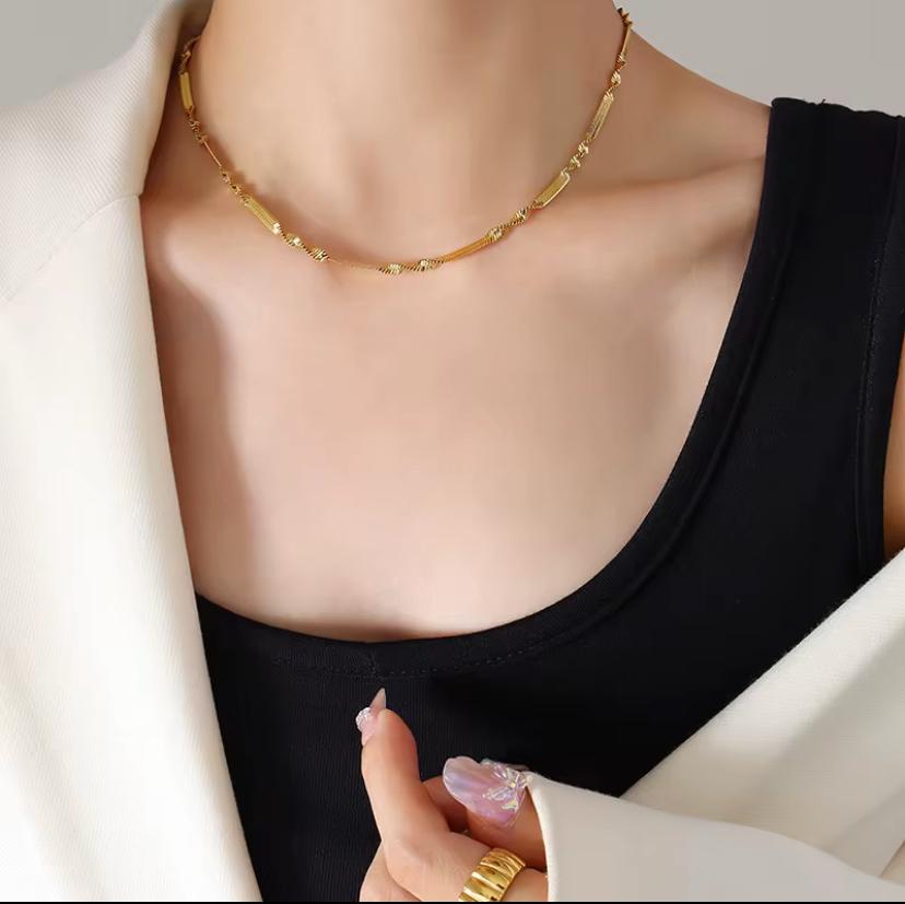Twisted Bar Link Chain-Gold